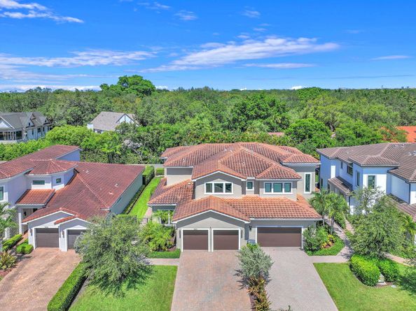 5812 E Brookfield Cir E, Hollywood FL 33312