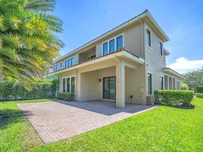 5812 E Brookfield Cir E, Hollywood FL 33312