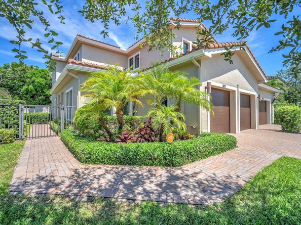5812 E Brookfield Cir E, Hollywood FL 33312