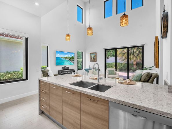 5812 E Brookfield Cir E, Hollywood FL 33312
