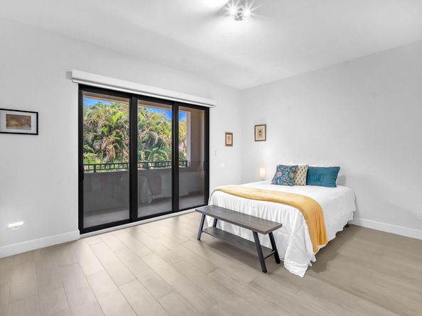 5812 E Brookfield Cir E, Hollywood FL 33312