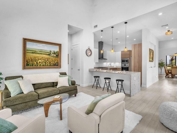 5812 E Brookfield Cir E, Hollywood FL 33312