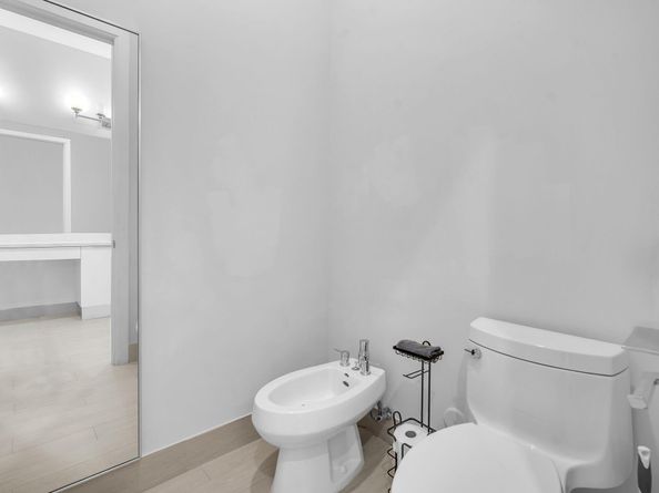 5812 E Brookfield Cir E, Hollywood FL 33312