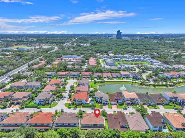 5812 E Brookfield Cir E, Hollywood FL 33312