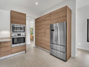 5812 E Brookfield Cir E, Hollywood FL 33312