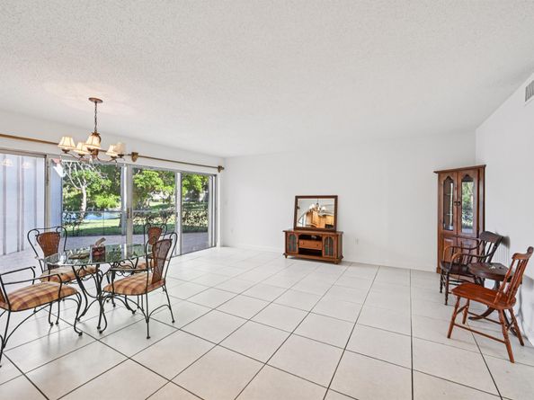 7 Greenway N 111, Royal Palm Beach FL 33411