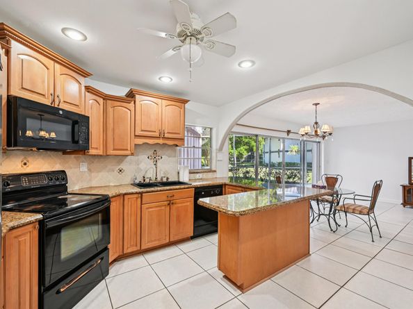 7 Greenway N 111, Royal Palm Beach FL 33411