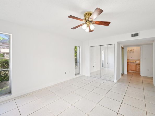 7 Greenway N 111, Royal Palm Beach FL 33411