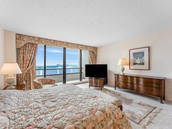 100 Lakeshore Drive 1557, North Palm Beach FL 33408