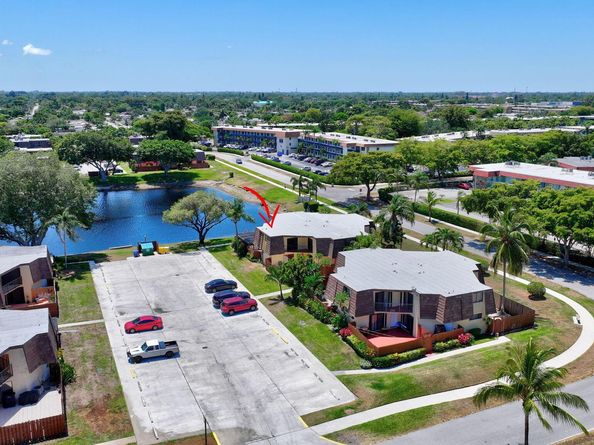 44 Springdale Circle, Palm Springs FL 33461