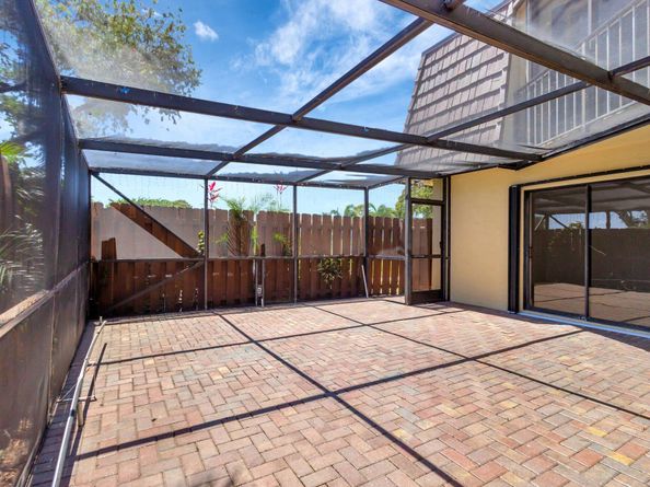 44 Springdale Circle, Palm Springs FL 33461