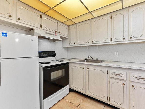 111 Dorchester E 111, West Palm Beach FL 33417