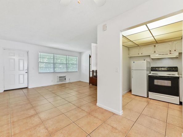 111 Dorchester E 111, West Palm Beach FL 33417