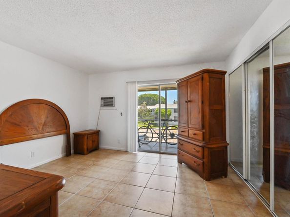 111 Dorchester E 111, West Palm Beach FL 33417