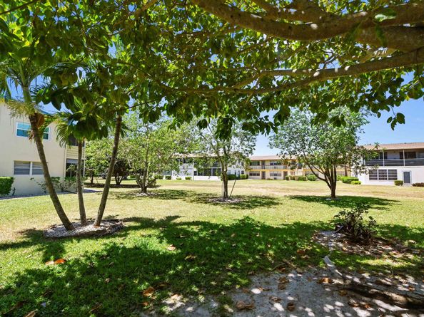 111 Dorchester E 111, West Palm Beach FL 33417