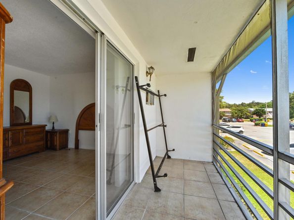 111 Dorchester E 111, West Palm Beach FL 33417