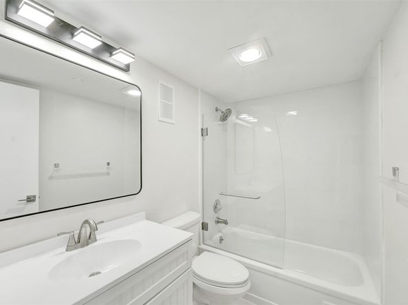 1000 Saint Charles Pl 305, Pembroke Pines FL 33026