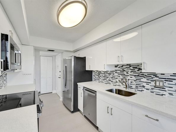 1000 Saint Charles Pl 305, Pembroke Pines FL 33026