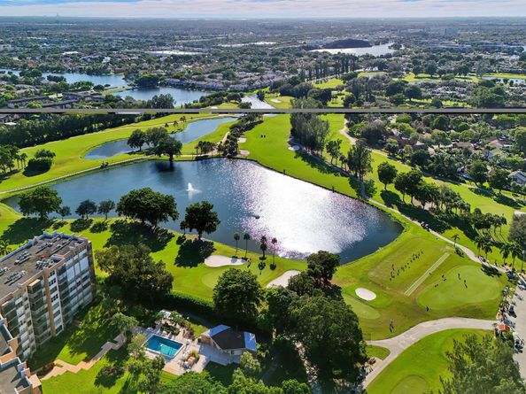 1000 Saint Charles Pl 305, Pembroke Pines FL 33026