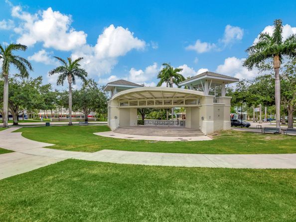 563 Dakota Drive, Jupiter FL 33458