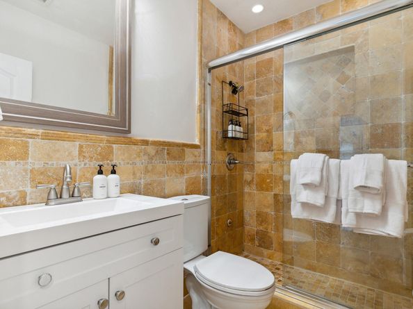 2751 NE 18th St, Pompano Beach FL 33062