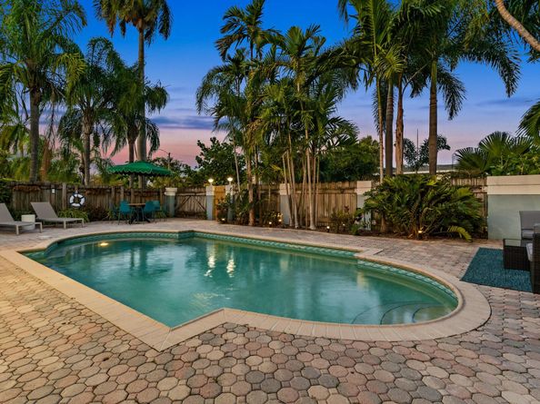 2751 NE 18th St, Pompano Beach FL 33062