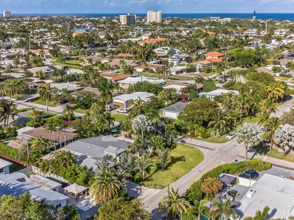 2751 NE 18th St, Pompano Beach FL 33062