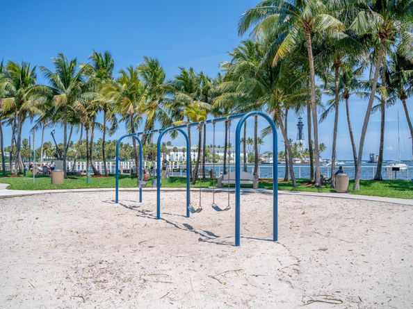 2751 NE 18th St, Pompano Beach FL 33062