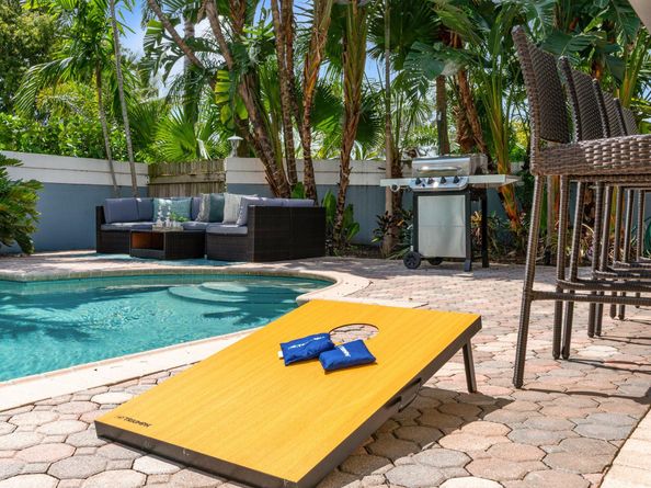 2751 NE 18th St, Pompano Beach FL 33062