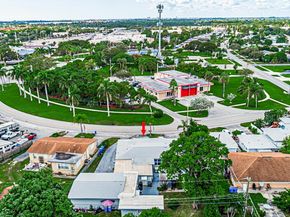 517 Greynolds Circle, Lantana FL 33462