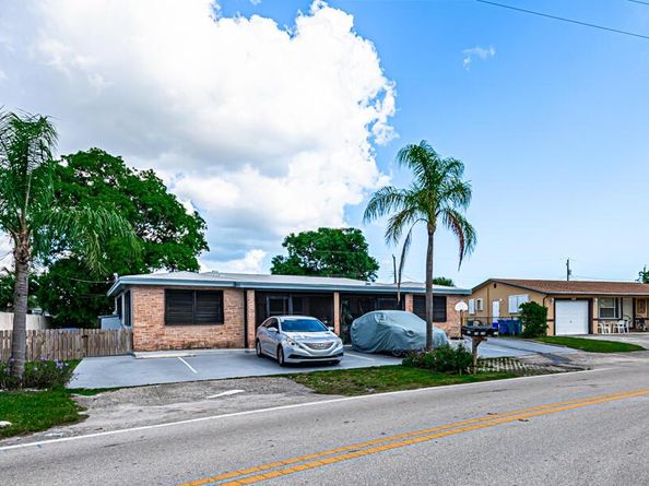 517 Greynolds Circle, Lantana FL 33462