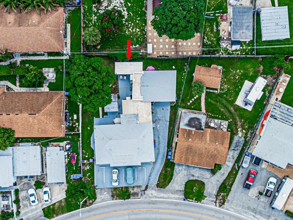 517 Greynolds Circle, Lantana FL 33462