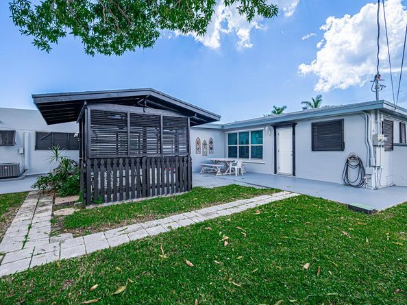 517 Greynolds Circle, Lantana FL 33462