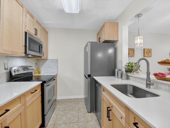 900 SW 9th Street Circle 102, Boca Raton FL 33486