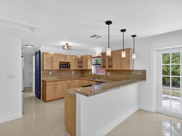 2924 NW 8th Ave, Wilton Manors FL 33311