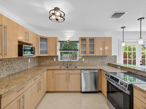 2924 NW 8th Ave, Wilton Manors FL 33311