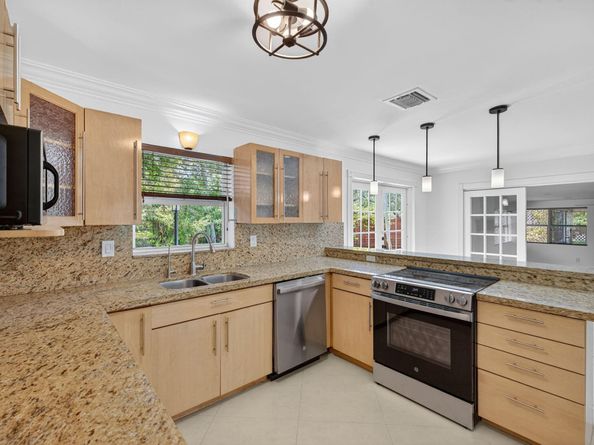 2924 NW 8th Ave, Wilton Manors FL 33311