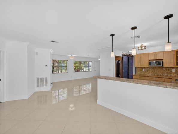 2924 NW 8th Ave, Wilton Manors FL 33311