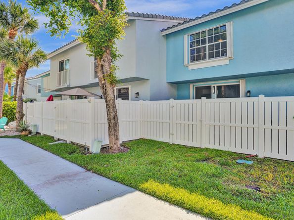1028 Jeffery Street, Boca Raton FL 33487
