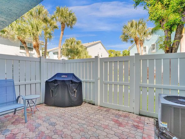 1028 Jeffery Street, Boca Raton FL 33487