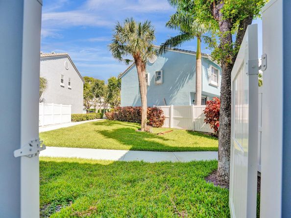 1028 Jeffery Street, Boca Raton FL 33487