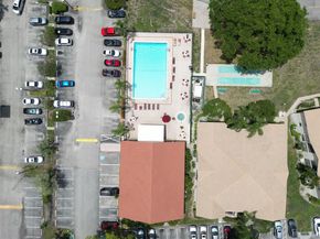 7673 Tahiti Ln 105, Lake Worth FL 33467