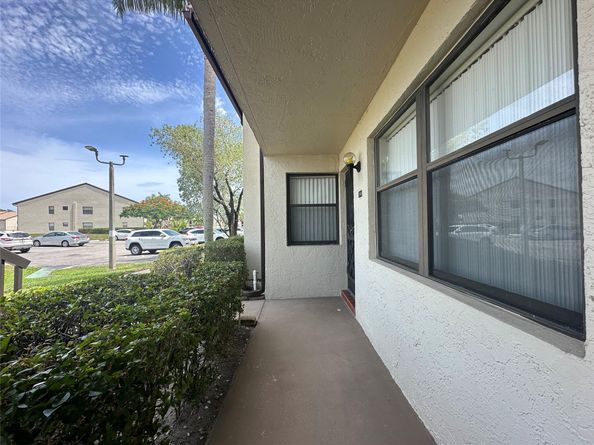 7673 Tahiti Ln 105, Lake Worth FL 33467