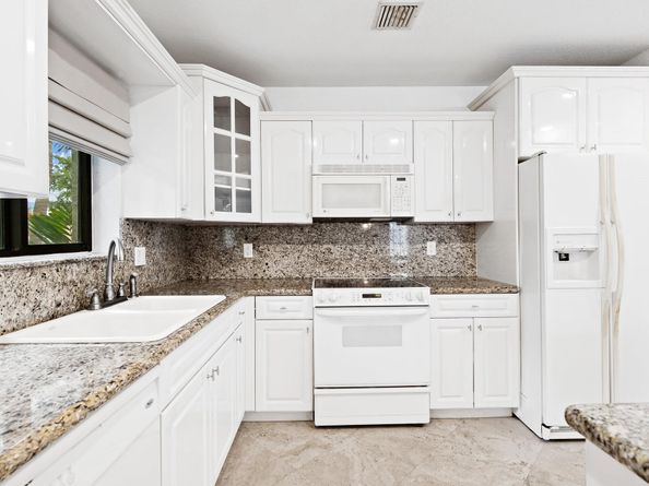 1260 N Riverside Dr 1260, Pompano Beach FL 33062
