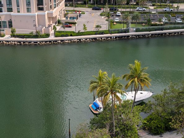 100 Bayview Dr 1005, Sunny Isles Beach FL 33160