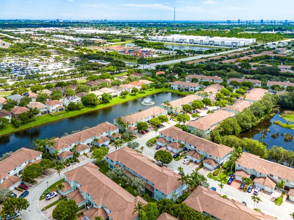 2196 Oakmont Drive, Riviera Beach FL 33404