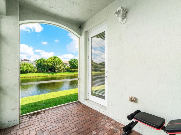 2196 Oakmont Drive, Riviera Beach FL 33404