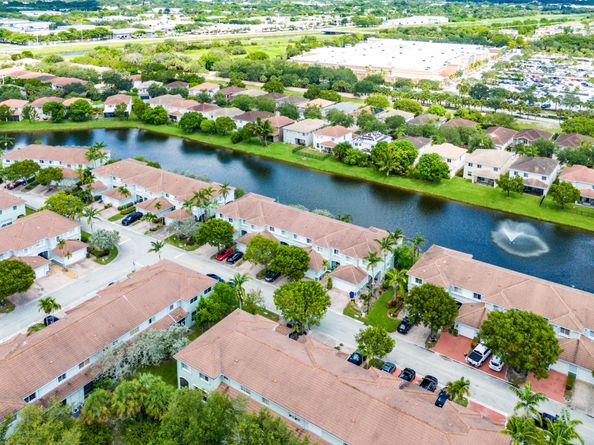 2196 Oakmont Drive, Riviera Beach FL 33404