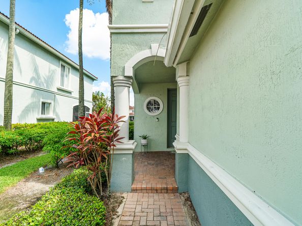 2196 Oakmont Drive, Riviera Beach FL 33404