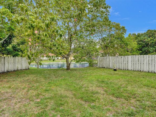 13525 NW 5th Ct, Plantation FL 33325